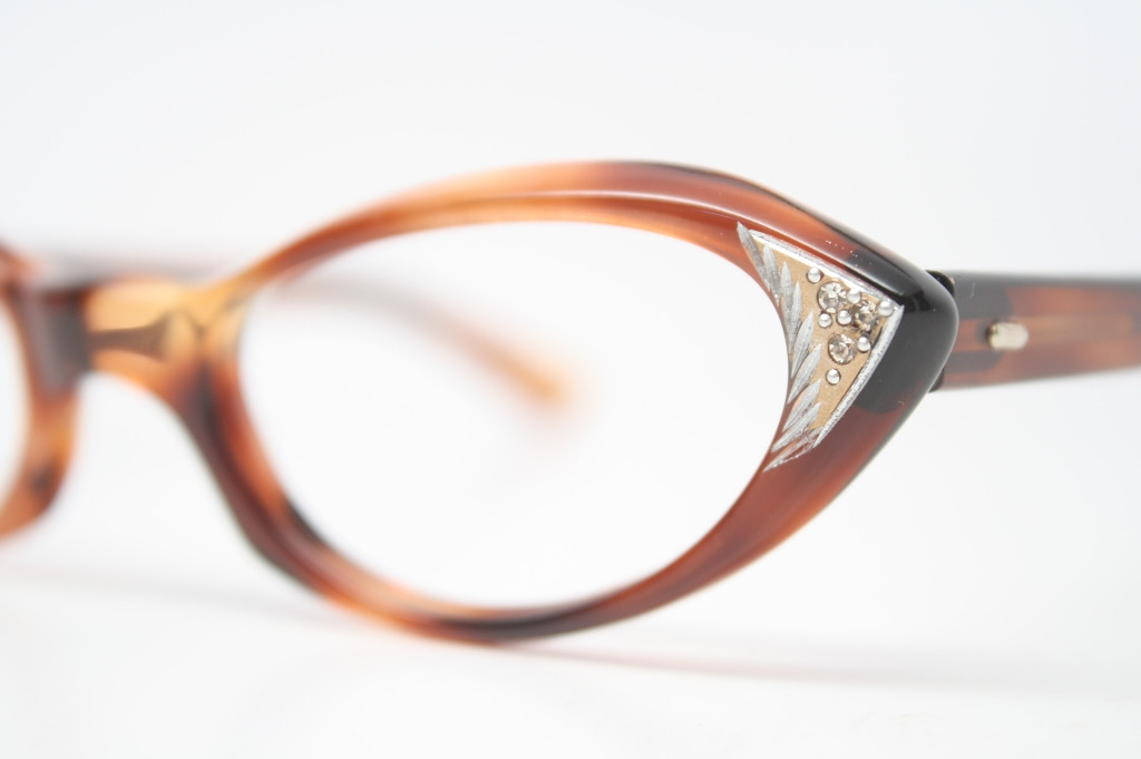 tortoiseshell cat eye glasses